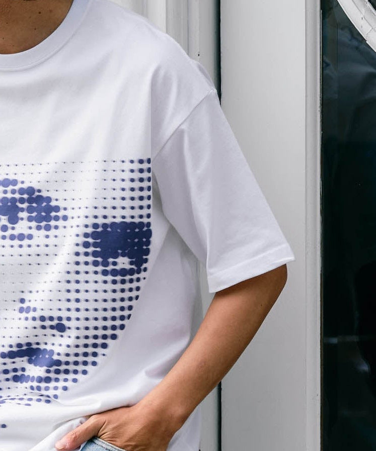 【予約販売7月初旬〜中旬入荷】-Libby-(リビー) ハーフトーン ポートレート&メッセージプリント Tシャツ