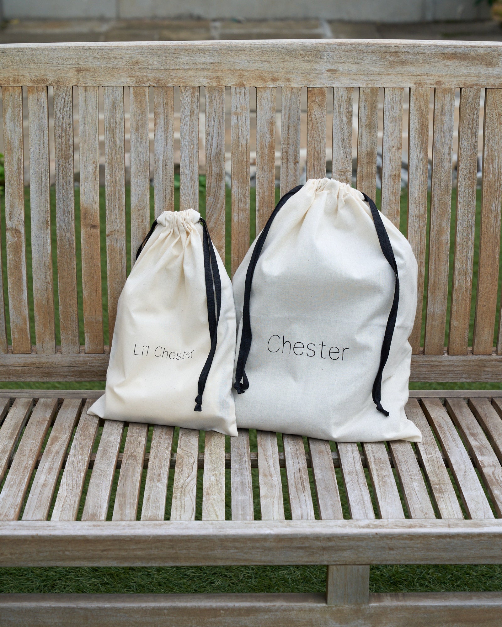 シンプルで長く使える巾着にお包みします。