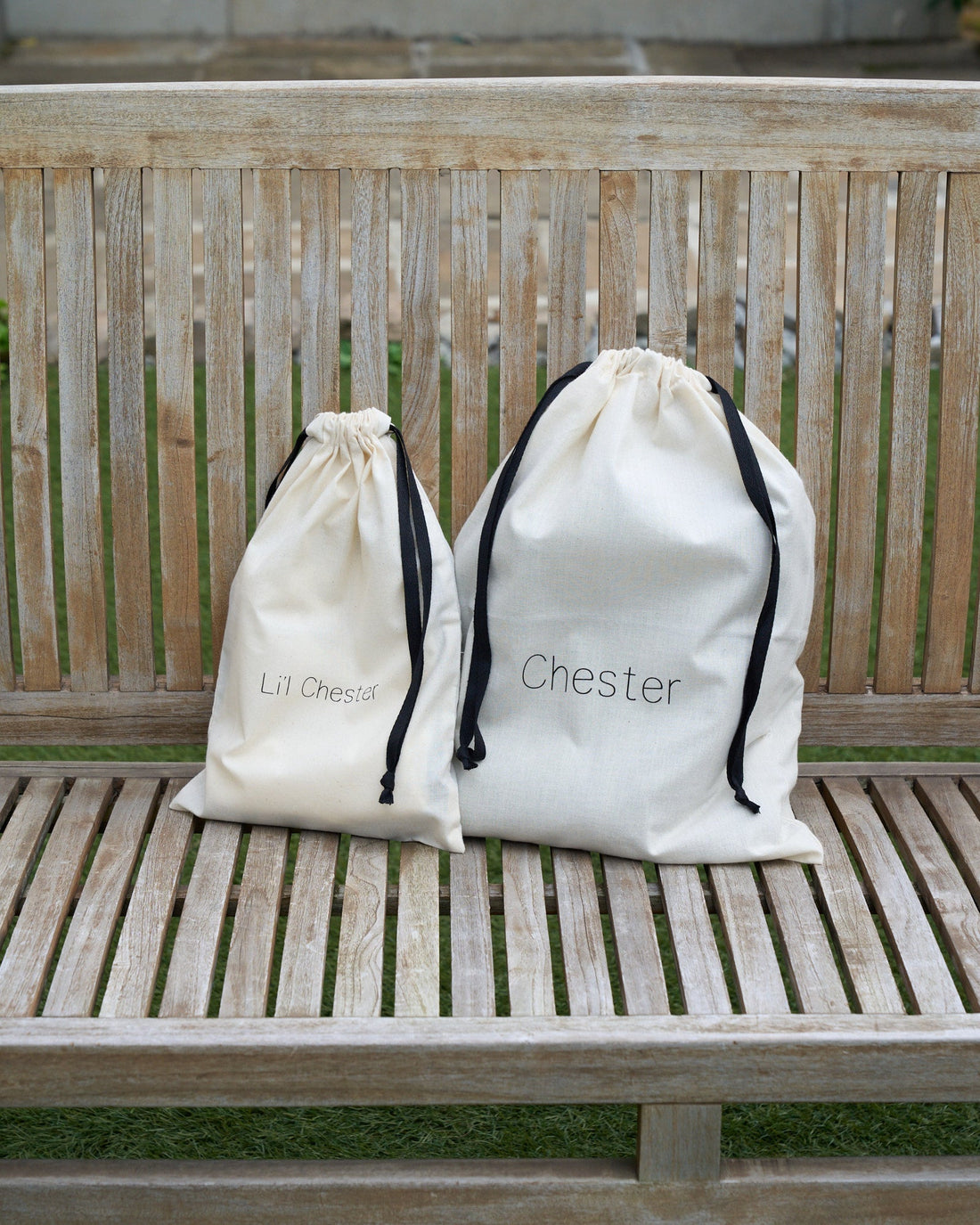 シンプルで長く使える巾着にお包みします。