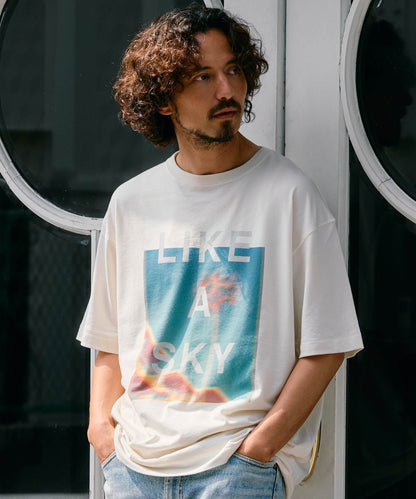 【予約販売7月初旬～中旬入荷】-Skylar-（ｽｶｲﾗｰ） "LIKE A SKY" レトロフォトプリントTシャツ