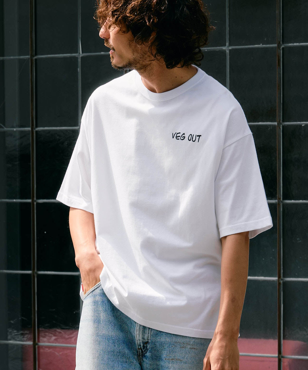 【予約販売7月初旬～中旬入荷】-Otis-(ｵｰﾃｨｽ） "VEG OUT" メッセージプリント Tシャツ