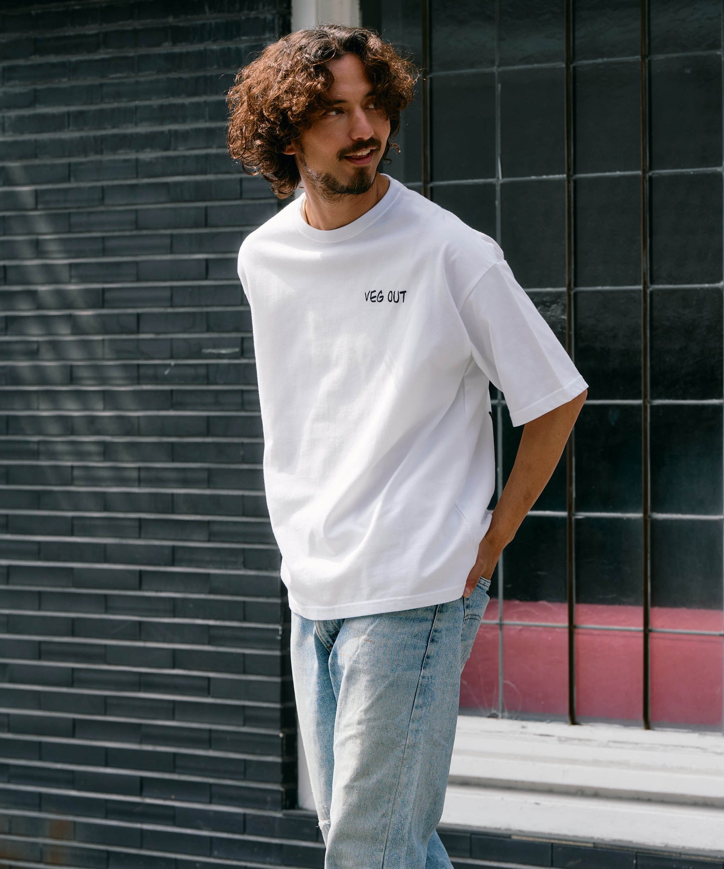 【予約販売7月初旬～中旬入荷】-Otis-(ｵｰﾃｨｽ） "VEG OUT" メッセージプリント Tシャツ