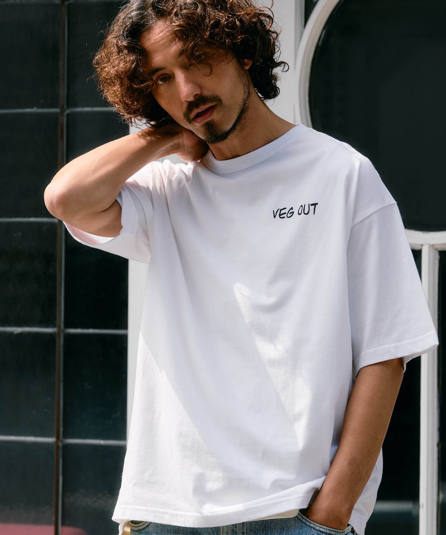 【予約販売7月初旬～中旬入荷】-Otis-(ｵｰﾃｨｽ） "VEG OUT" メッセージプリント Tシャツ