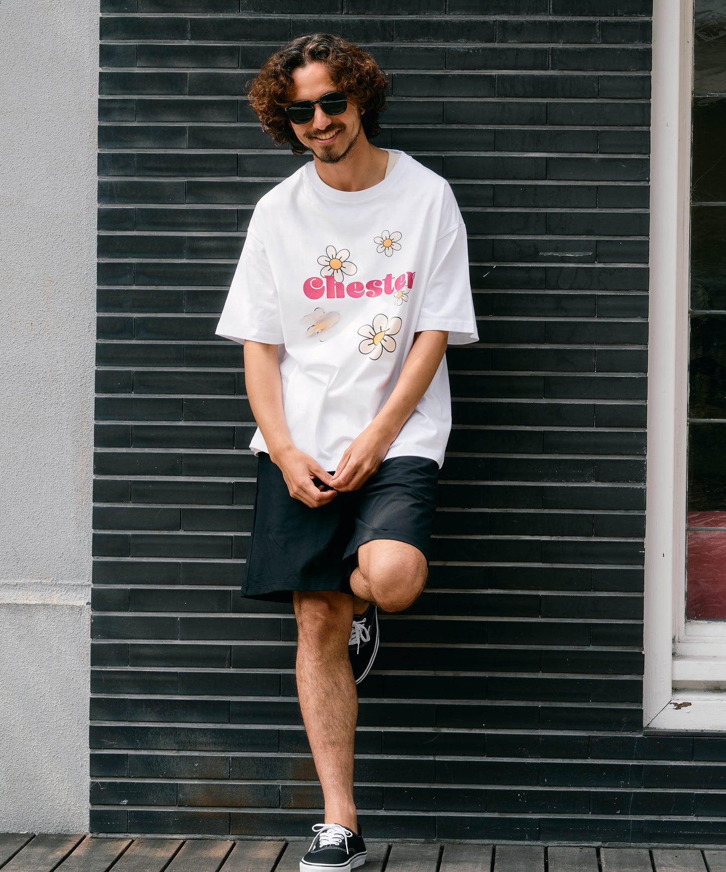 【予約販売7月初旬〜中旬入荷】-Indie-（ｲﾝﾃﾞｨｰ）デイジーフラワー＆ペイントスマッジ プリントTシャツ