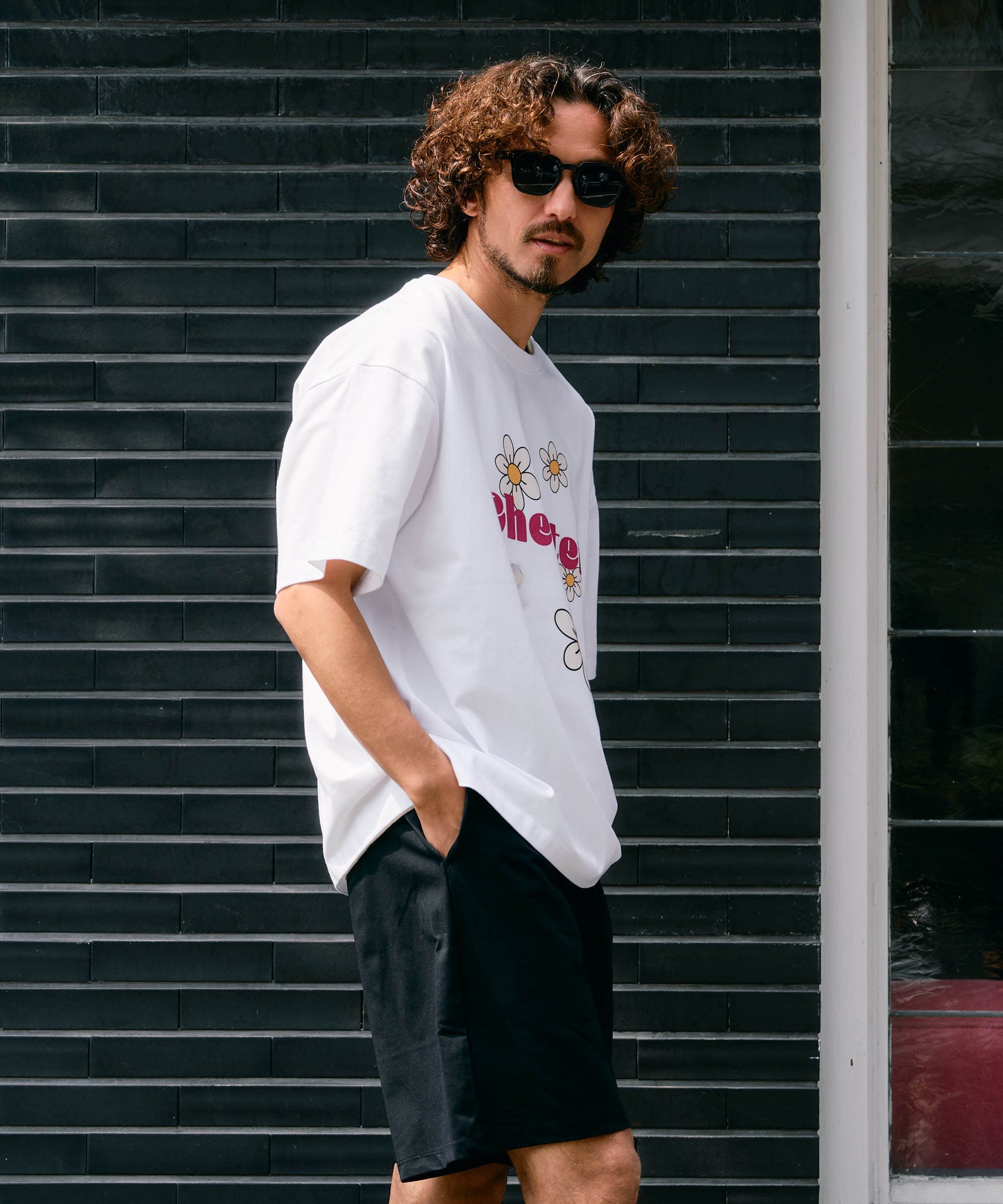 【予約販売7月初旬〜中旬入荷】-Indie-（ｲﾝﾃﾞｨｰ）デイジーフラワー＆ペイントスマッジ プリントTシャツ