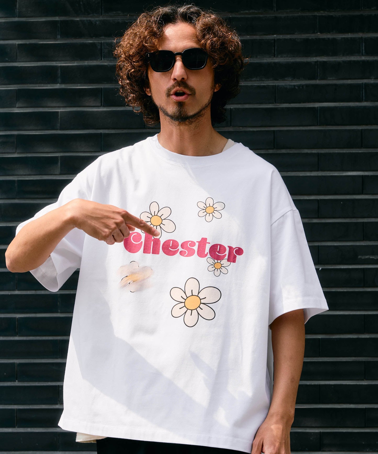【予約販売7月初旬〜中旬入荷】-Indie-（ｲﾝﾃﾞｨｰ）デイジーフラワー＆ペイントスマッジ プリントTシャツ