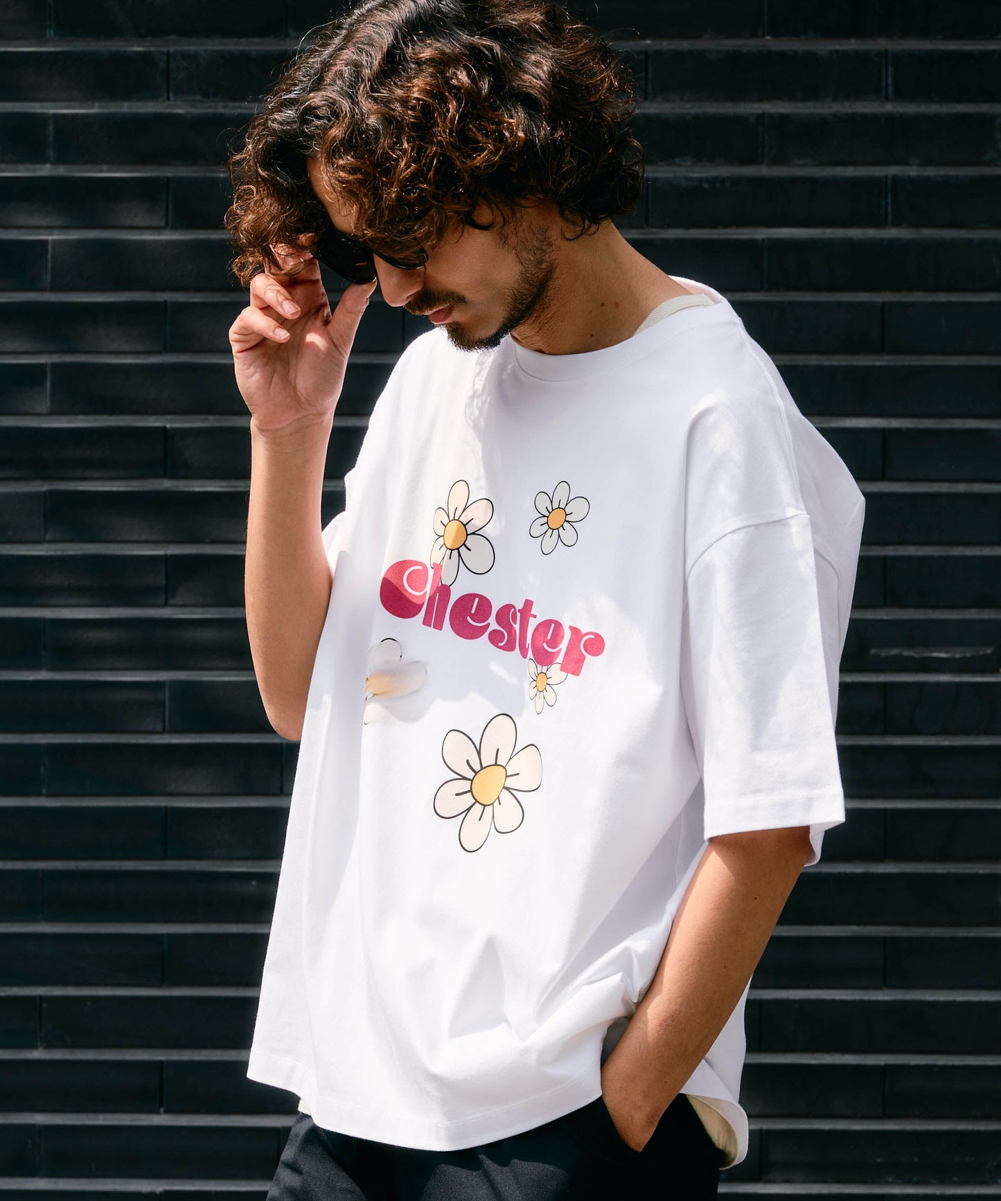 【予約販売7月初旬〜中旬入荷】-Indie-（ｲﾝﾃﾞｨｰ）デイジーフラワー＆ペイントスマッジ プリントTシャツ