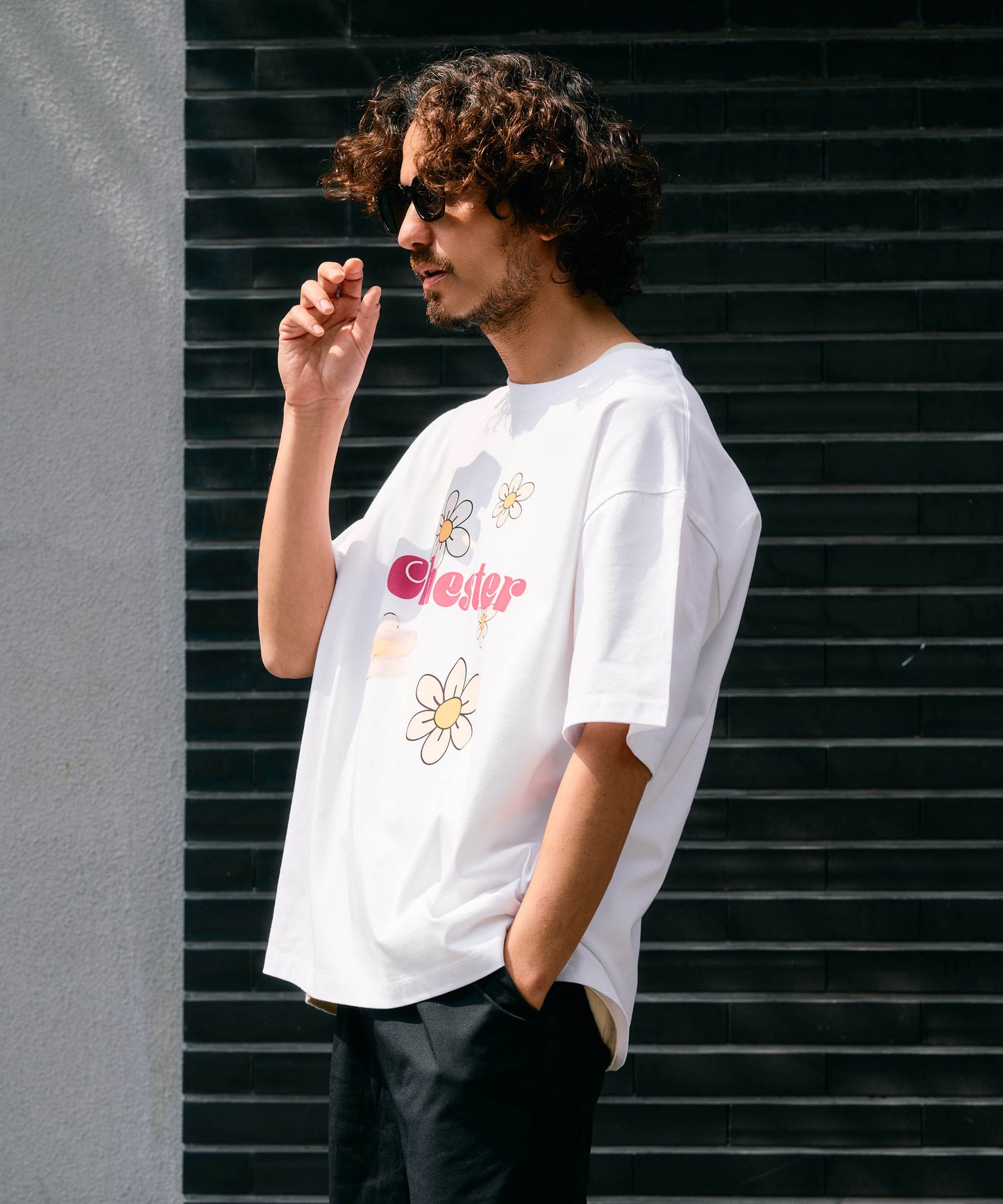 【予約販売7月初旬〜中旬入荷】-Indie-（ｲﾝﾃﾞｨｰ）デイジーフラワー＆ペイントスマッジ プリントTシャツ
