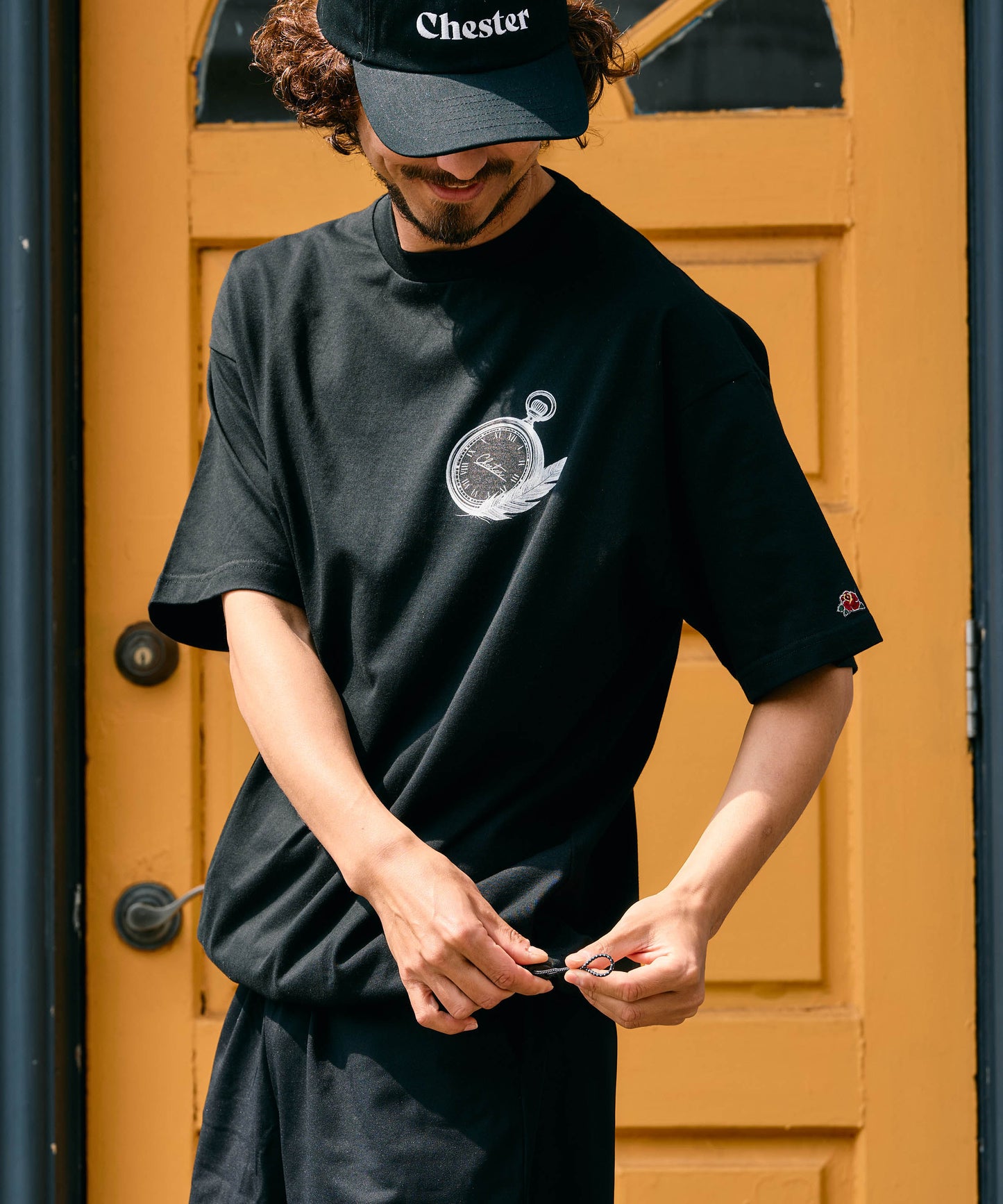 【予約販売7月初旬～中旬入荷】-Alice-(ｱﾘｽ)  アンティークウォッチ＆フェザー 裾ドローコード Tシャツ