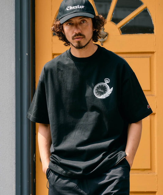 【予約販売7月初旬～中旬入荷】-Alice-(ｱﾘｽ)  アンティークウォッチ＆フェザー 裾ドローコード Tシャツ