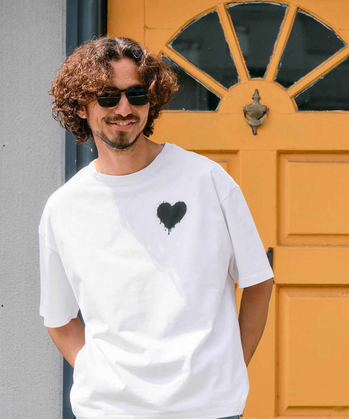 グランジハート バックプリントTシャツ｜Elio｜Chester