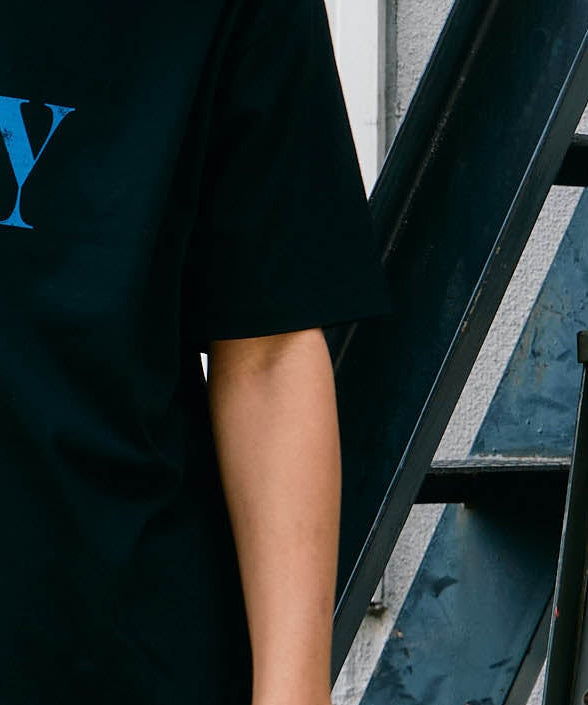 【予約販売7月初旬～中旬入荷】-Arlo Fly-（ｱｰﾛ･ﾌﾗｲ） "Fly & I Can" メッセージロゴ プリントTシャツ