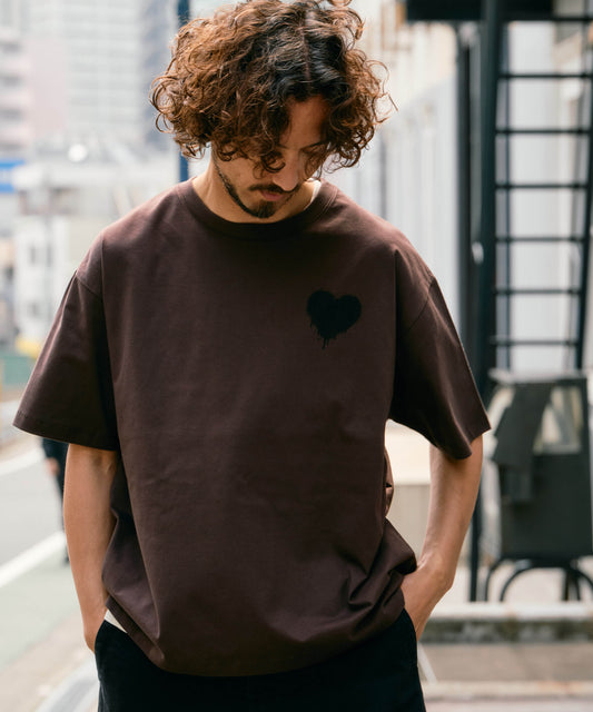 【予約販売7月初旬〜中旬入荷】 -Elio-（ｴﾘｵ）グランジハート バックプリント Tシャツ
