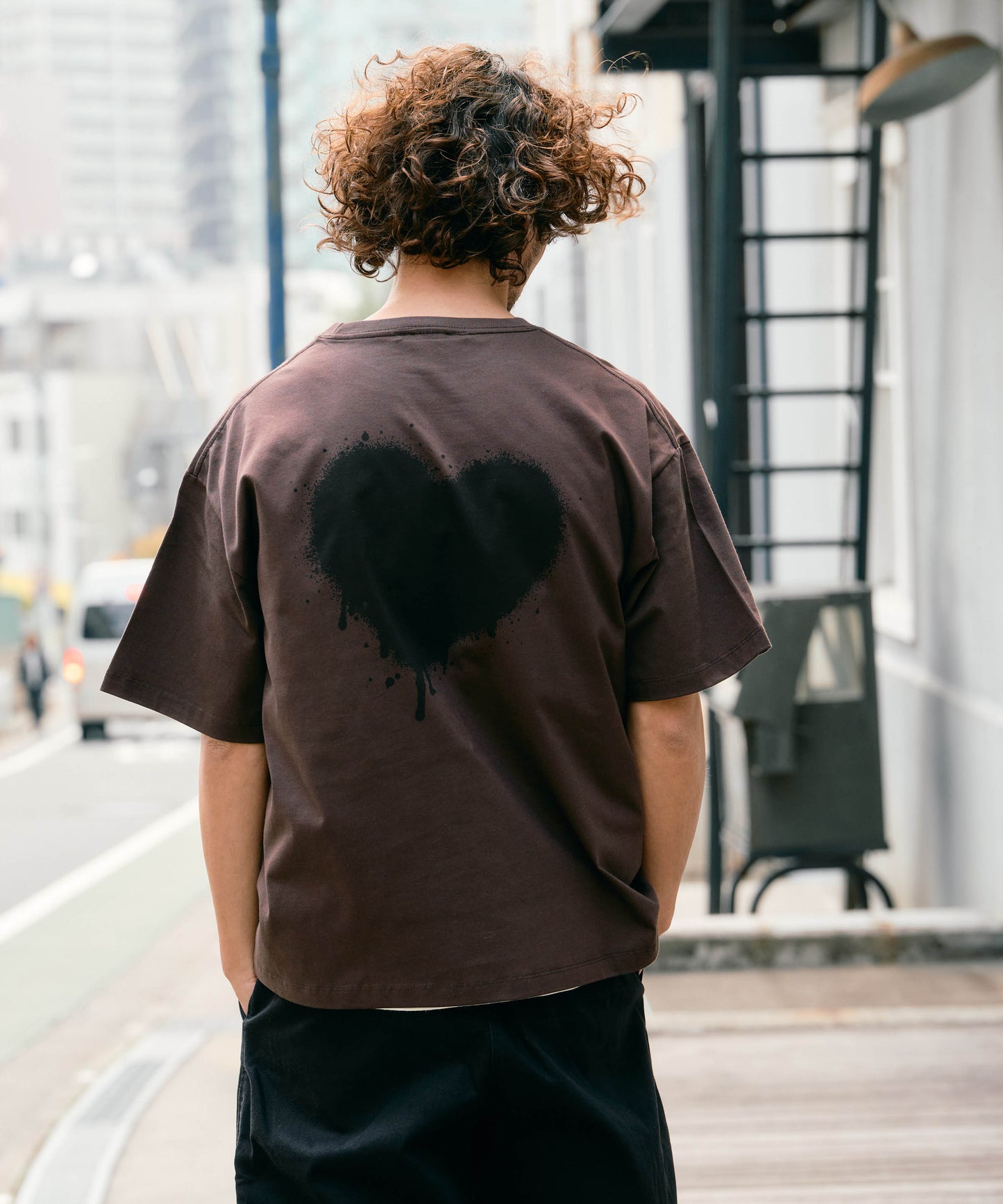 【予約販売7月初旬〜中旬入荷】 -Elio-（ｴﾘｵ）グランジハート バックプリント Tシャツ