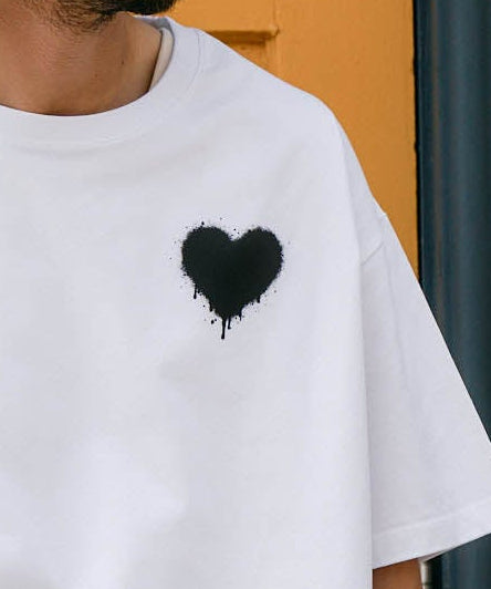 【予約販売7月初旬〜中旬入荷】 -Elio-（ｴﾘｵ）グランジハート バックプリント Tシャツ