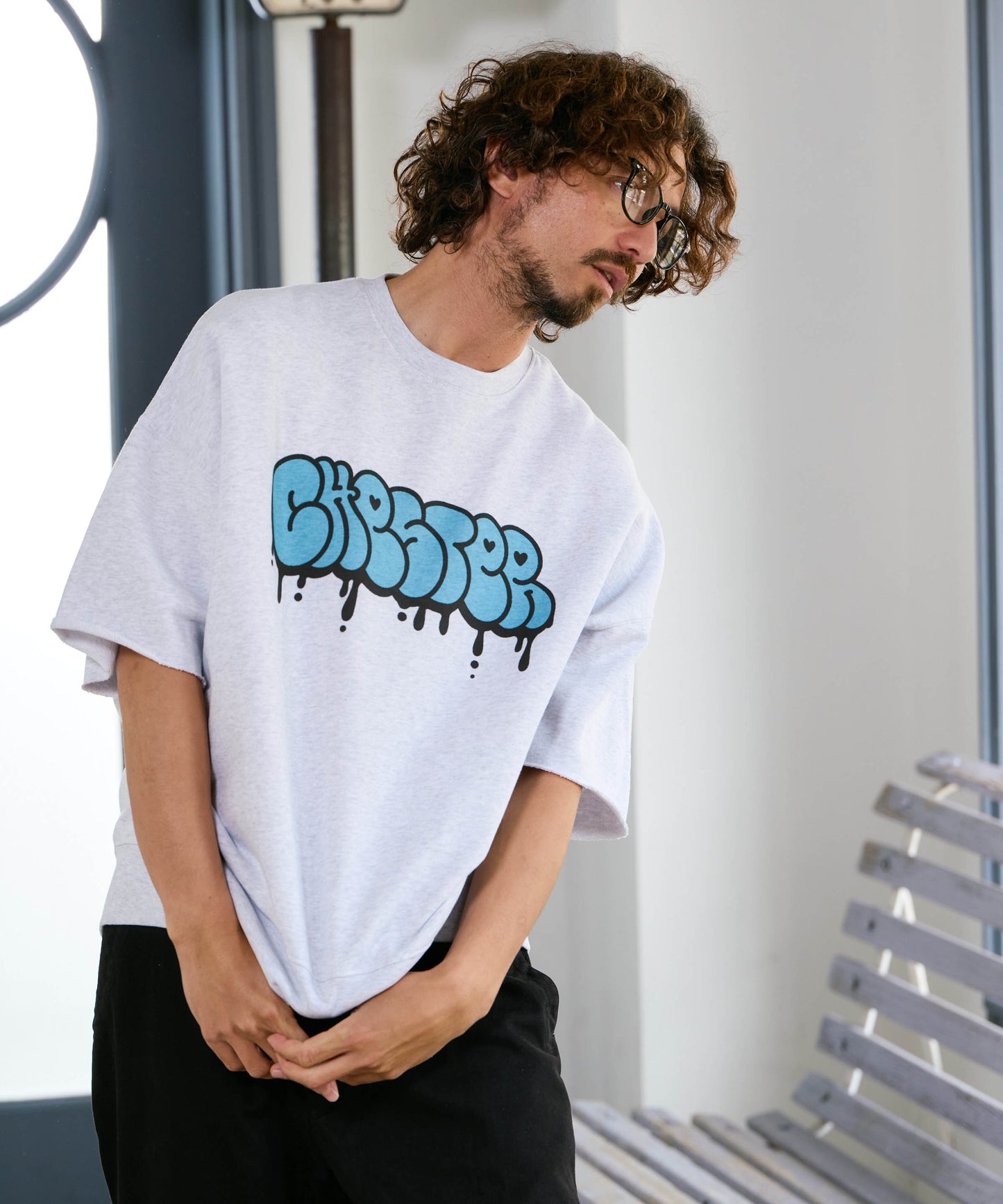 【予約販売7月初旬～中旬入荷】-Finn-(ﾌｨﾝ)  グラフィティロゴ カットオフ ハーフスリーブスウェット