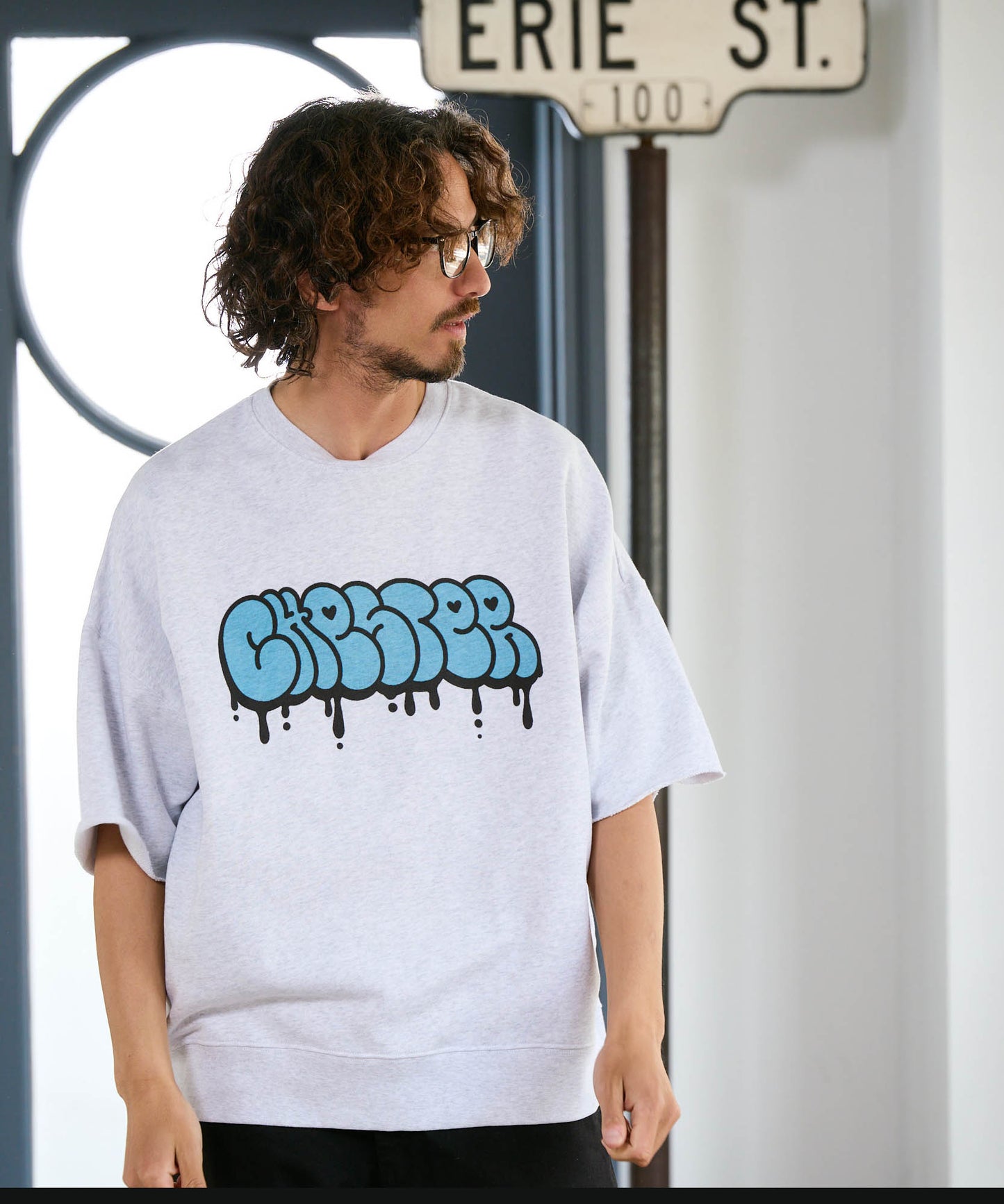 【予約販売7月初旬～中旬入荷】-Finn-(ﾌｨﾝ)  グラフィティロゴ カットオフ ハーフスリーブスウェット