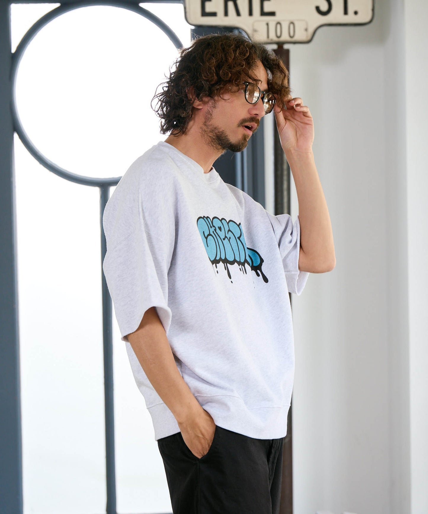 【予約販売7月初旬～中旬入荷】-Finn-(ﾌｨﾝ)  グラフィティロゴ カットオフ ハーフスリーブスウェット