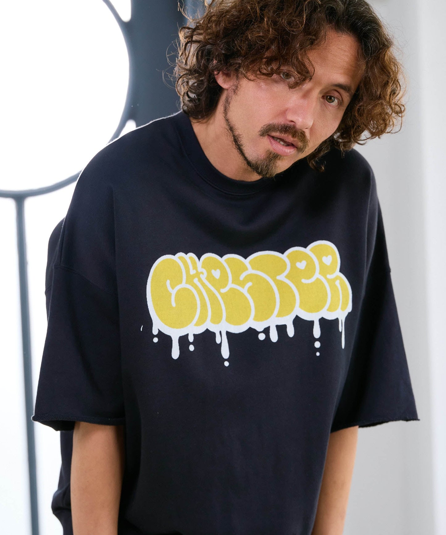 【予約販売7月初旬～中旬入荷】-Finn-(ﾌｨﾝ)  グラフィティロゴ カットオフ ハーフスリーブスウェット