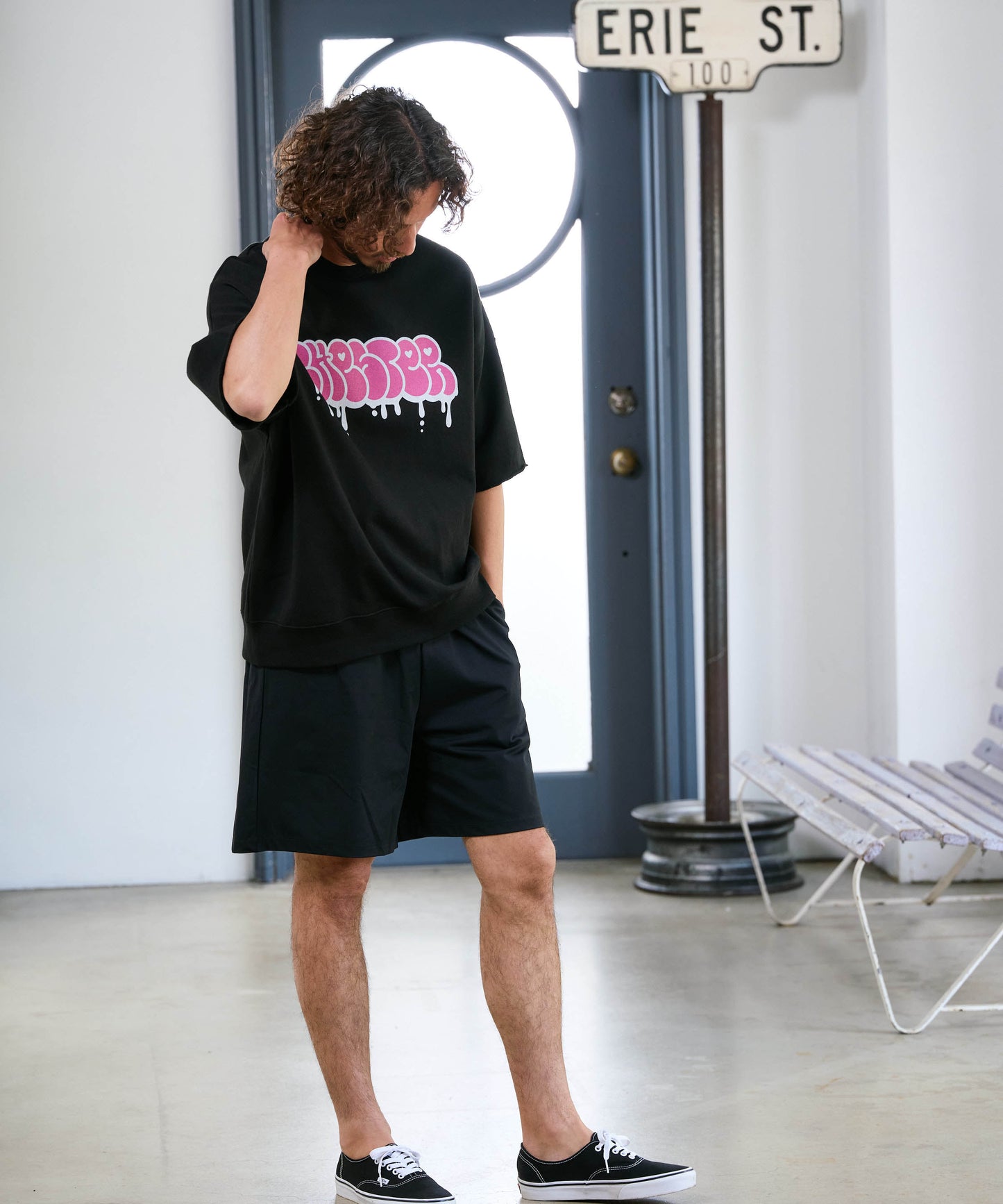 【予約販売7月初旬～中旬入荷】-Finn-(ﾌｨﾝ)  グラフィティロゴ カットオフ ハーフスリーブスウェット