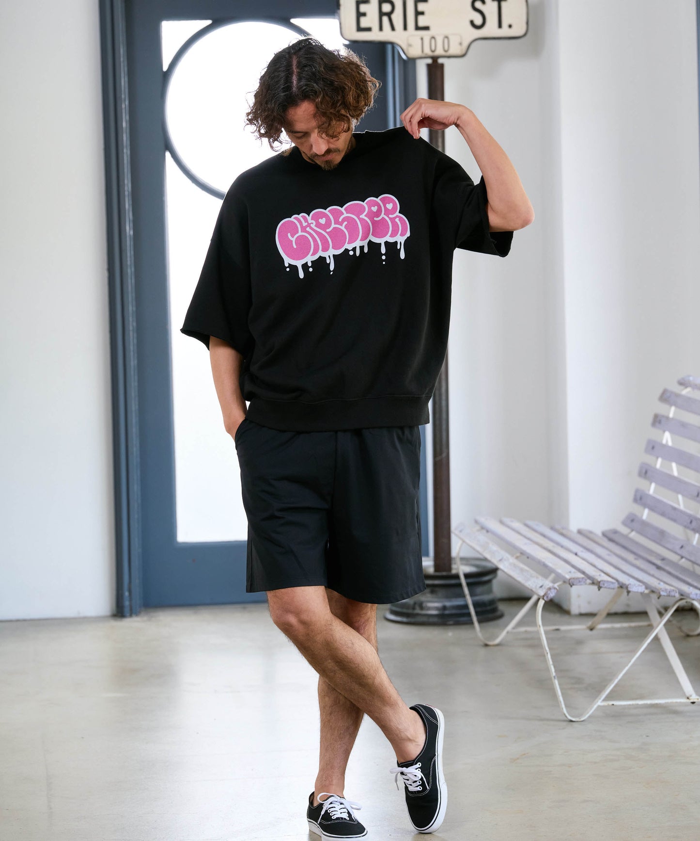 【予約販売7月初旬～中旬入荷】-Finn-(ﾌｨﾝ)  グラフィティロゴ カットオフ ハーフスリーブスウェット