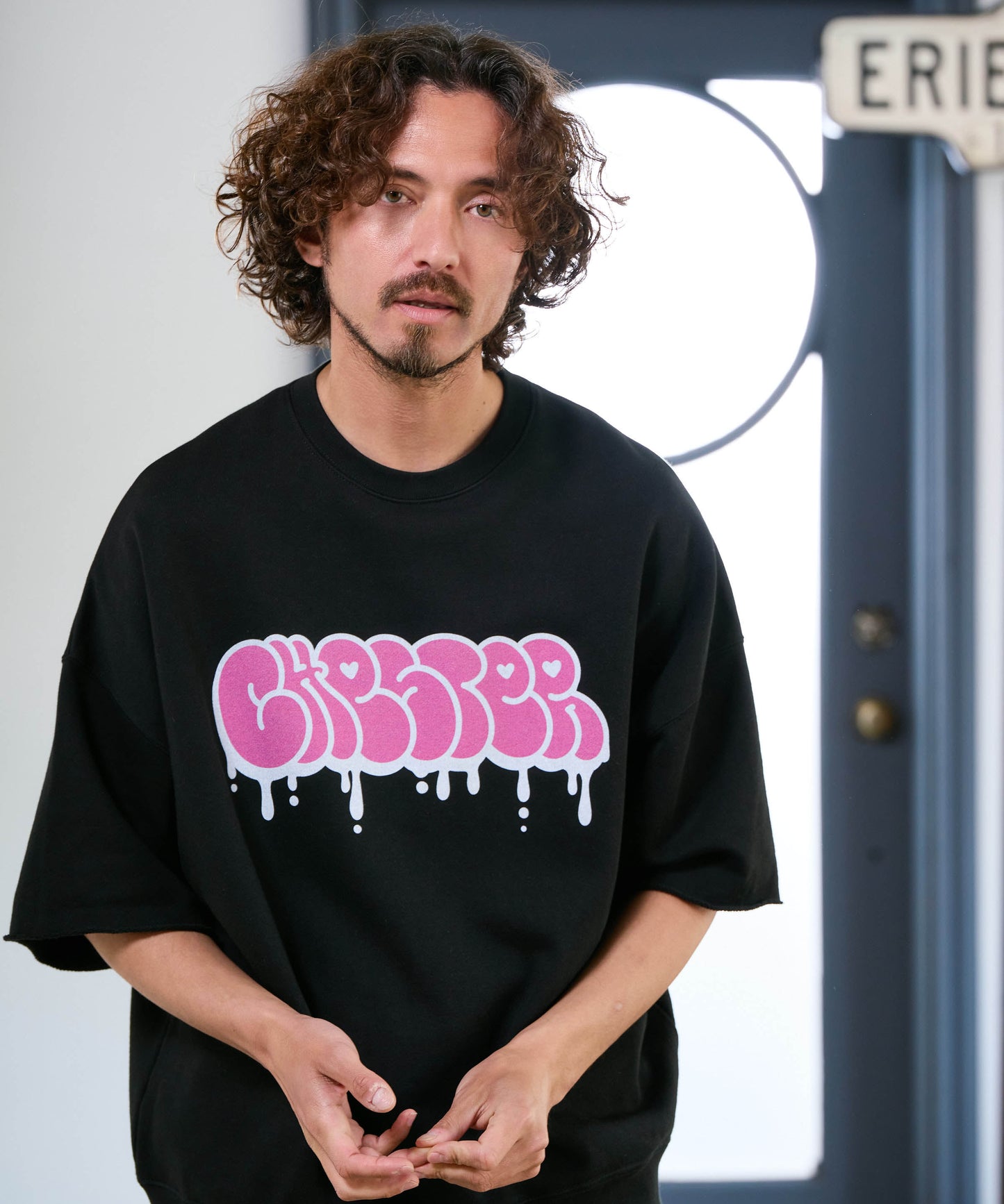 【予約販売7月初旬～中旬入荷】-Finn-(ﾌｨﾝ)  グラフィティロゴ カットオフ ハーフスリーブスウェット