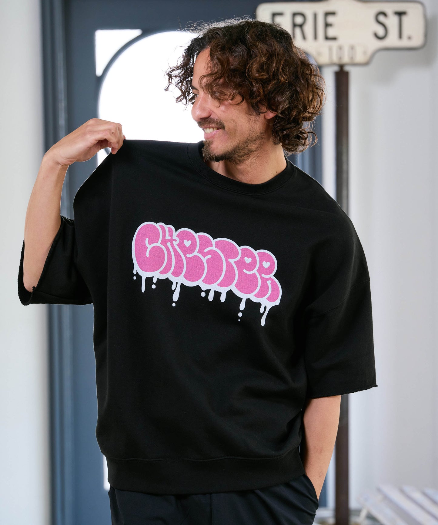 【予約販売7月初旬～中旬入荷】-Finn-(ﾌｨﾝ)  グラフィティロゴ カットオフ ハーフスリーブスウェット