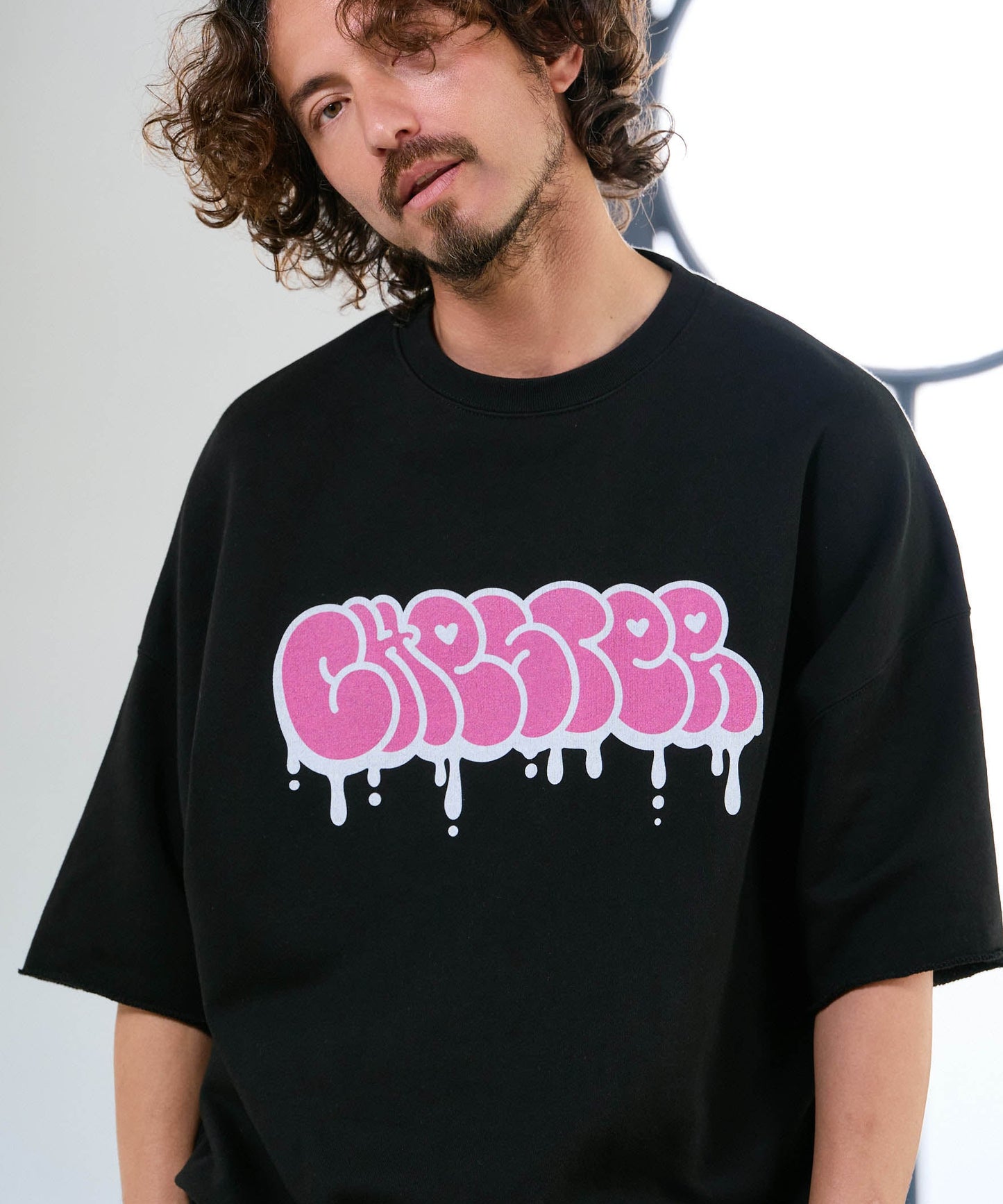 【予約販売7月初旬～中旬入荷】-Finn-(ﾌｨﾝ)  グラフィティロゴ カットオフ ハーフスリーブスウェット