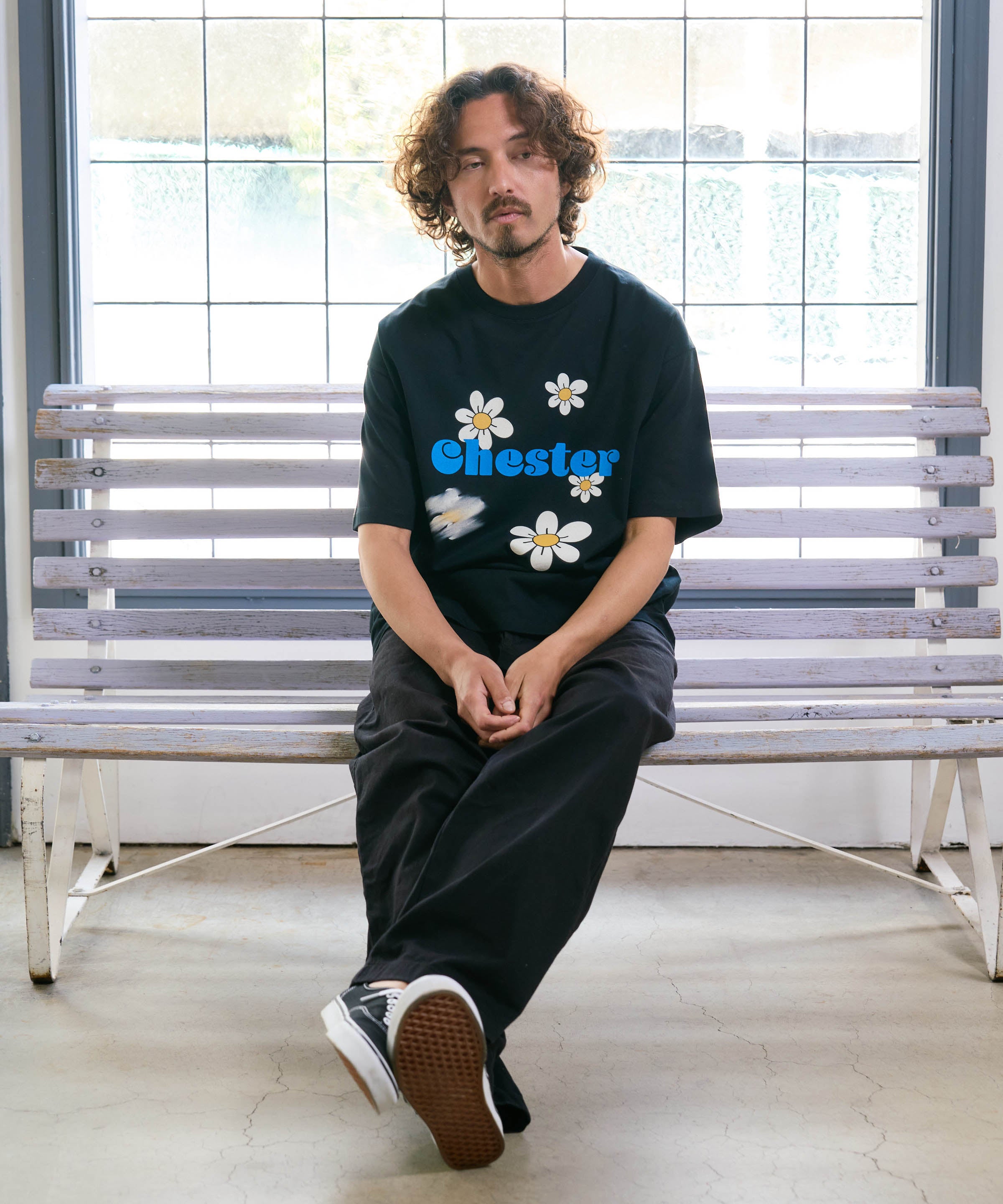 Indie-（ｲﾝﾃﾞｨｰ）デイジーフラワー＆ペイントスマッジ プリントTシャツ