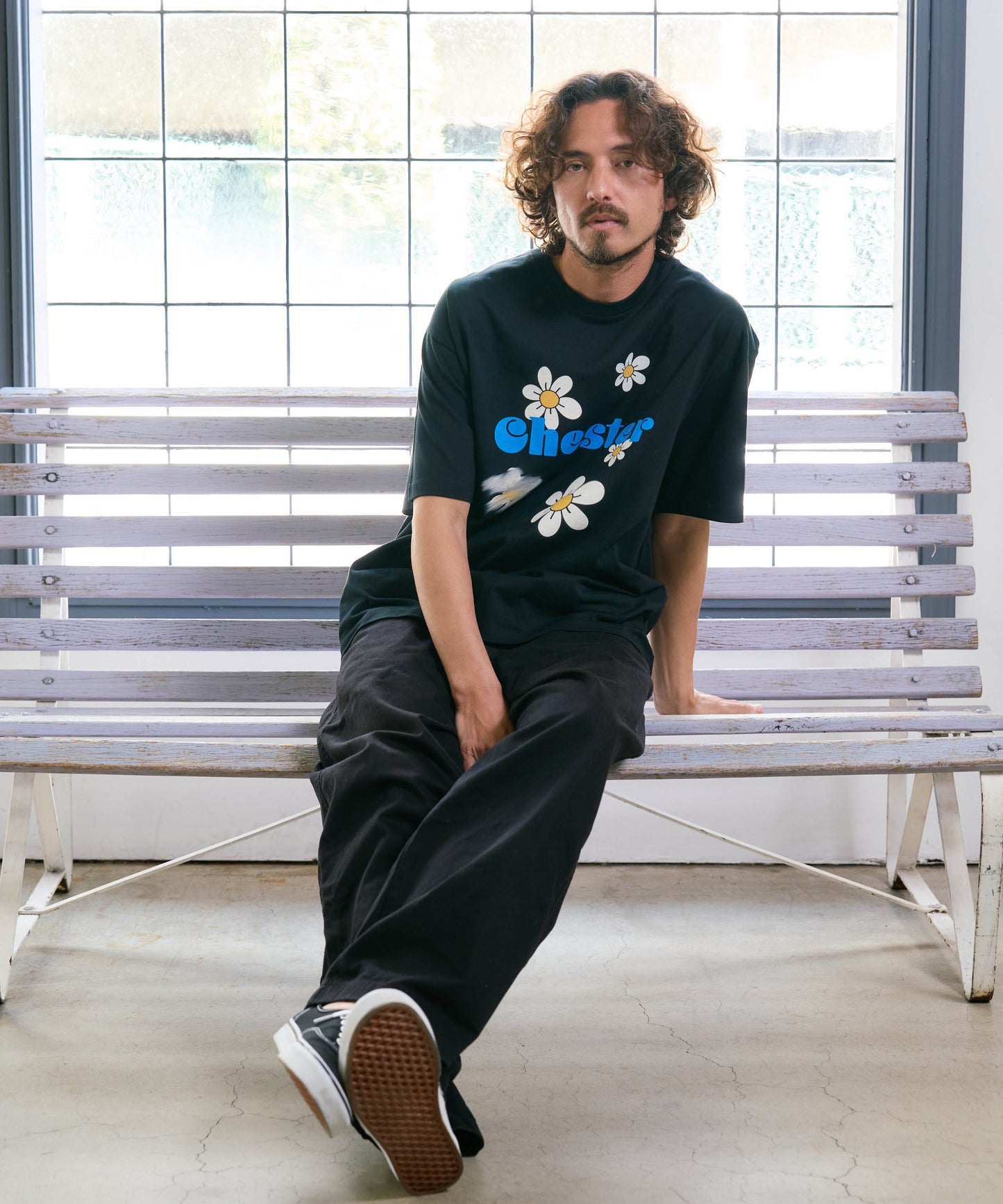 【予約販売7月初旬〜中旬入荷】-Indie-（ｲﾝﾃﾞｨｰ）デイジーフラワー＆ペイントスマッジ プリントTシャツ