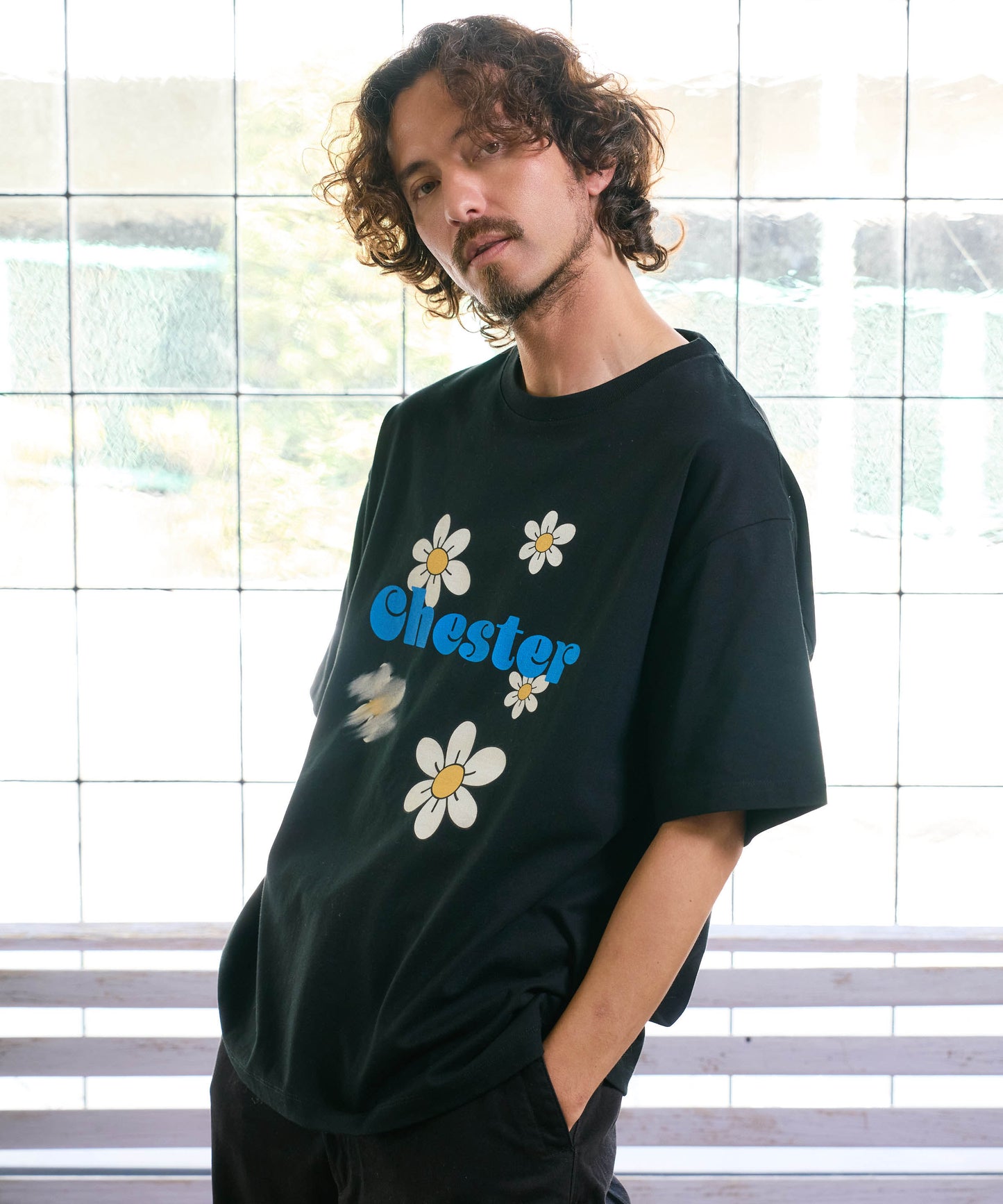 【予約販売7月初旬〜中旬入荷】-Indie-（ｲﾝﾃﾞｨｰ）デイジーフラワー＆ペイントスマッジ プリントTシャツ