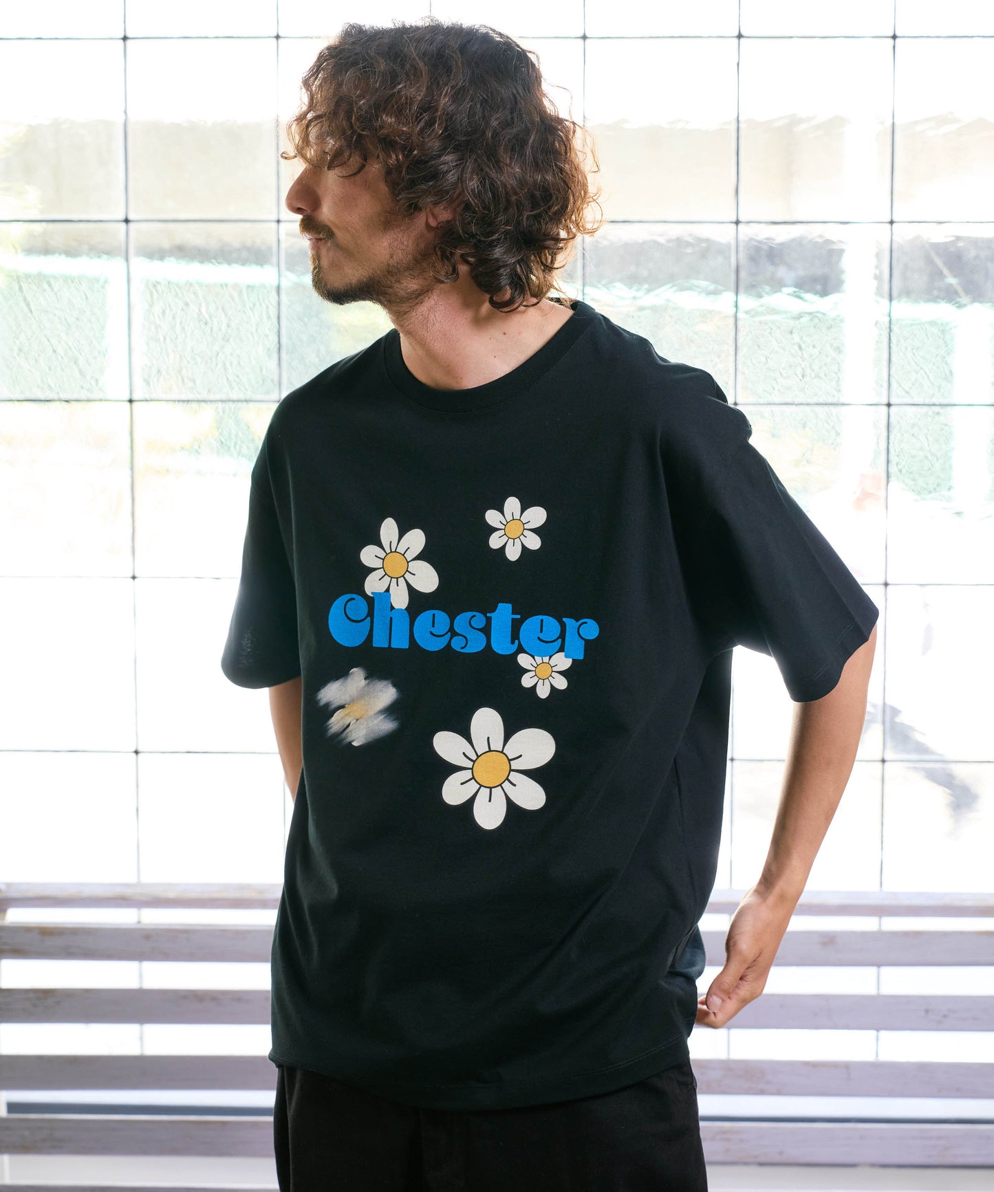 【予約販売7月初旬〜中旬入荷】-Indie-（ｲﾝﾃﾞｨｰ）デイジーフラワー＆ペイントスマッジ プリントTシャツ