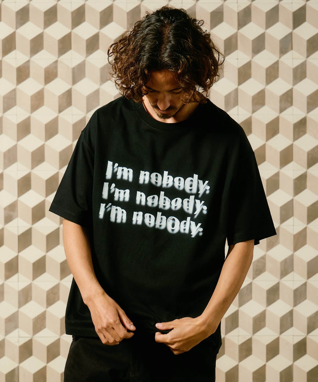 【予約販売7月初旬～中旬入荷】-Remy-（ﾚﾐｰ） "I'm nobody" メッセージプリント Tシャツ