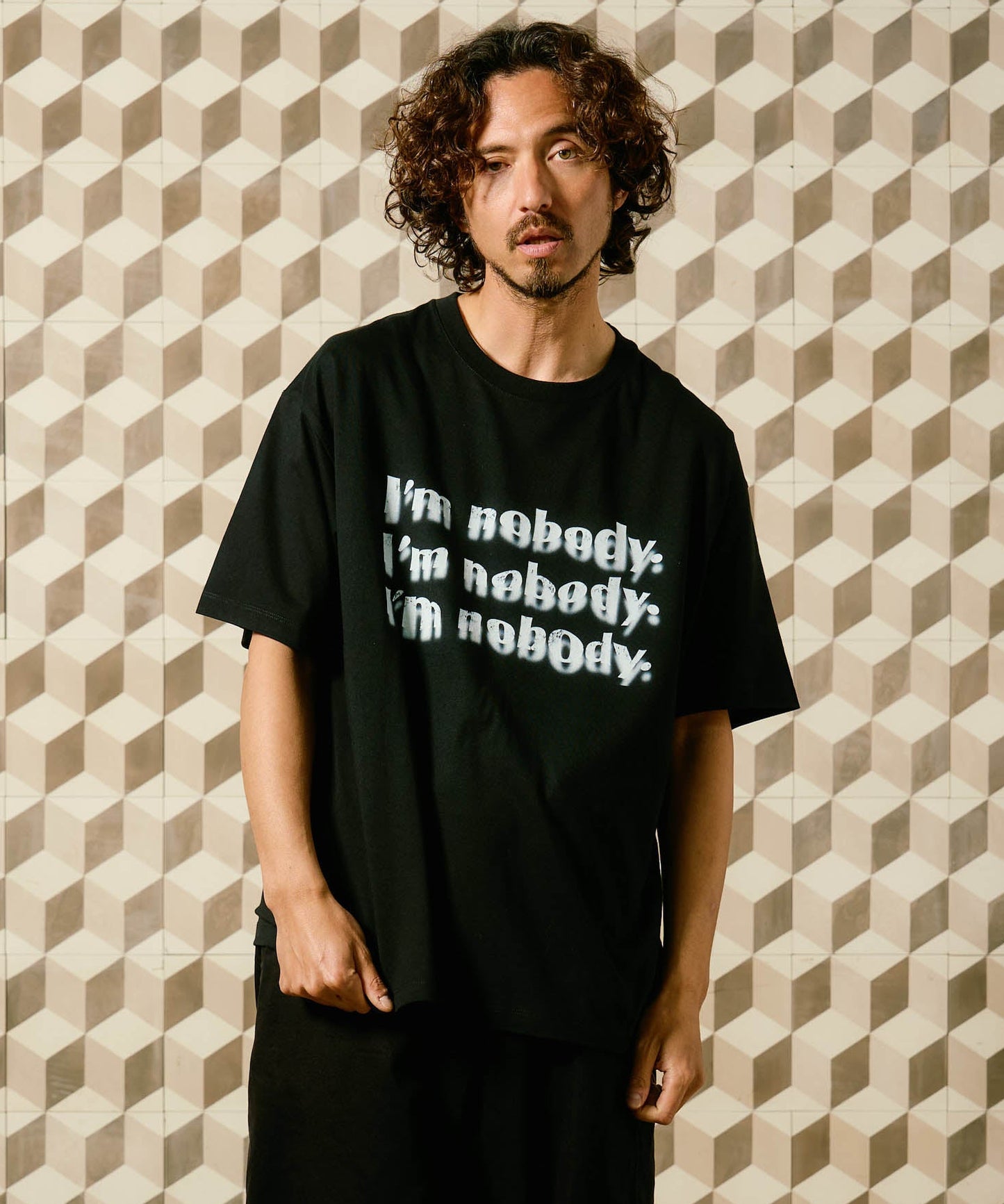 【予約販売7月初旬～中旬入荷】-Remy-（ﾚﾐｰ） "I'm nobody" メッセージプリント Tシャツ