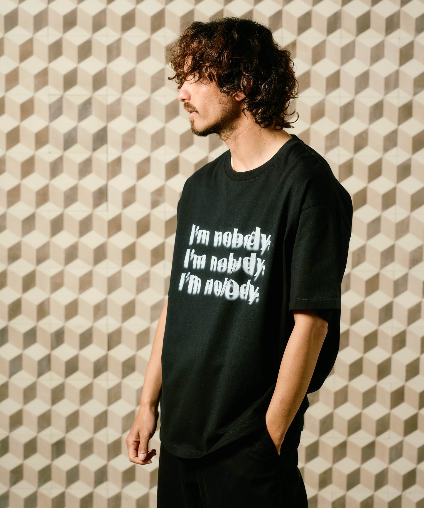 【予約販売7月初旬～中旬入荷】-Remy-（ﾚﾐｰ） "I'm nobody" メッセージプリント Tシャツ