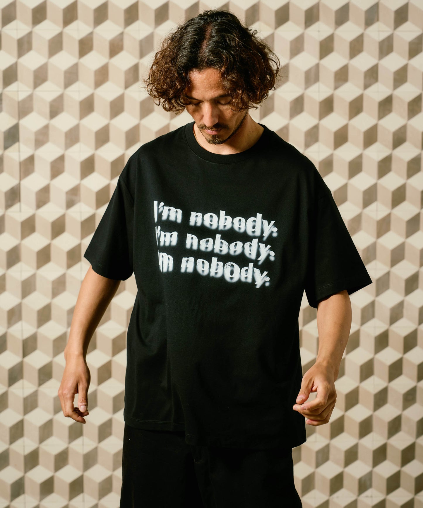 【予約販売7月初旬～中旬入荷】-Remy-（ﾚﾐｰ） "I'm nobody" メッセージプリント Tシャツ