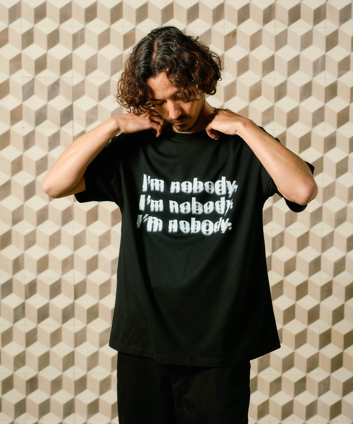 【予約販売7月初旬～中旬入荷】-Remy-（ﾚﾐｰ） "I'm nobody" メッセージプリント Tシャツ