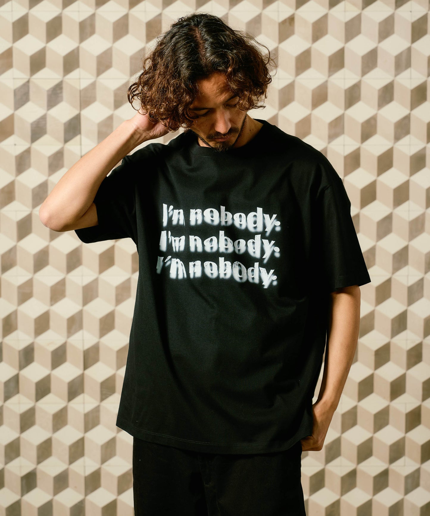 【予約販売7月初旬～中旬入荷】-Remy-（ﾚﾐｰ） "I'm nobody" メッセージプリント Tシャツ