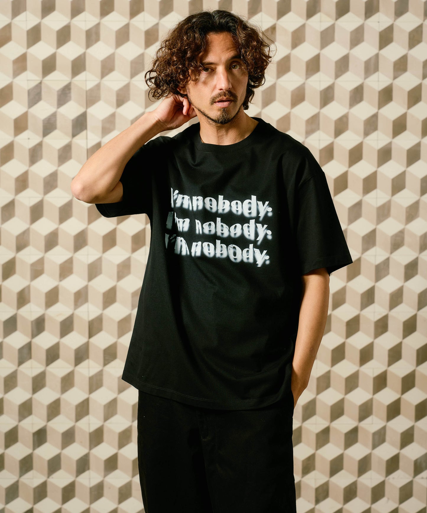 【予約販売7月初旬～中旬入荷】-Remy-（ﾚﾐｰ） "I'm nobody" メッセージプリント Tシャツ
