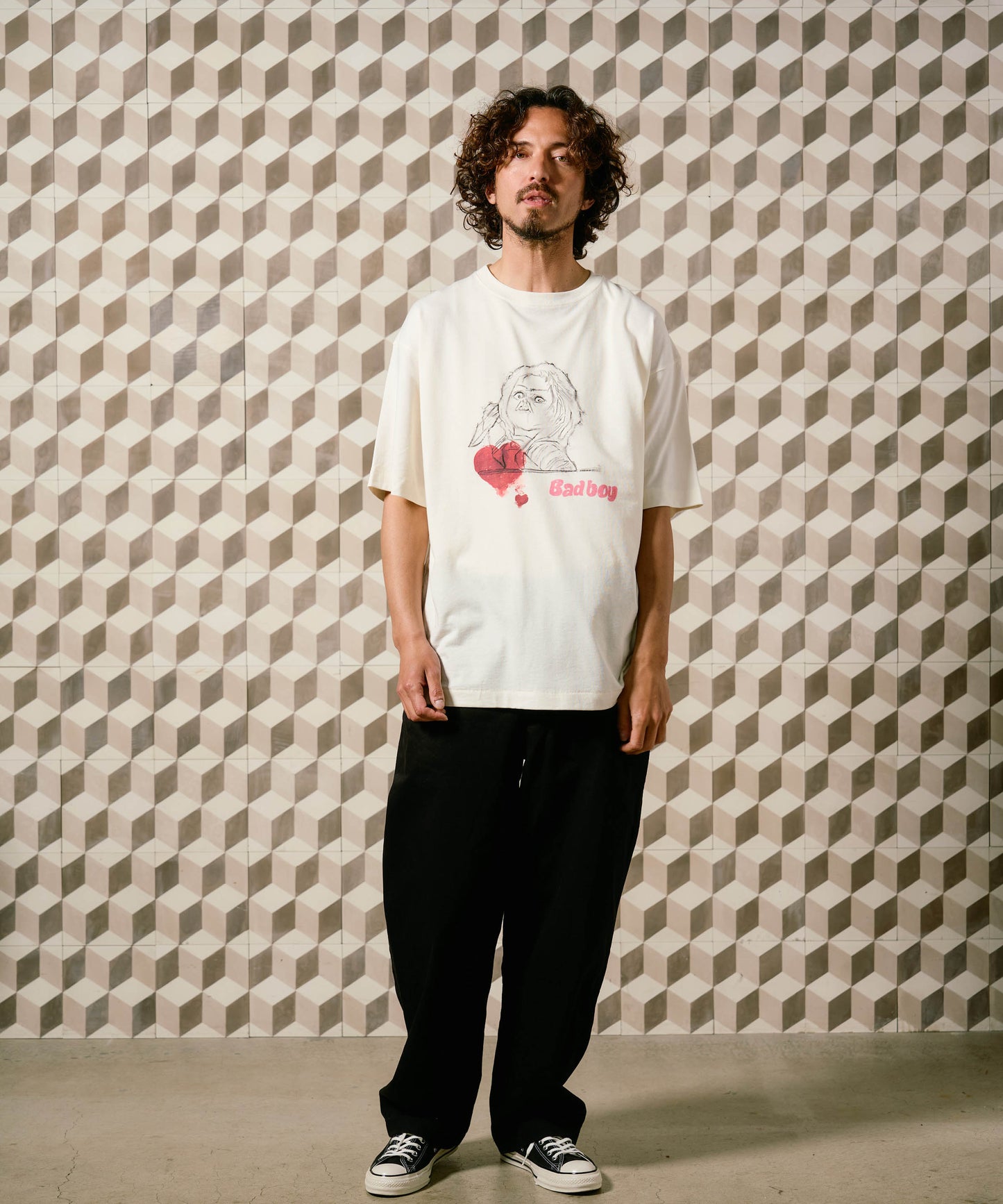 【予約販売7月初旬～中旬入荷】-Vinny-（ｳﾞｨﾆｰ） "Bad Boy" ドール＆ハートグラフィック Tシャツ