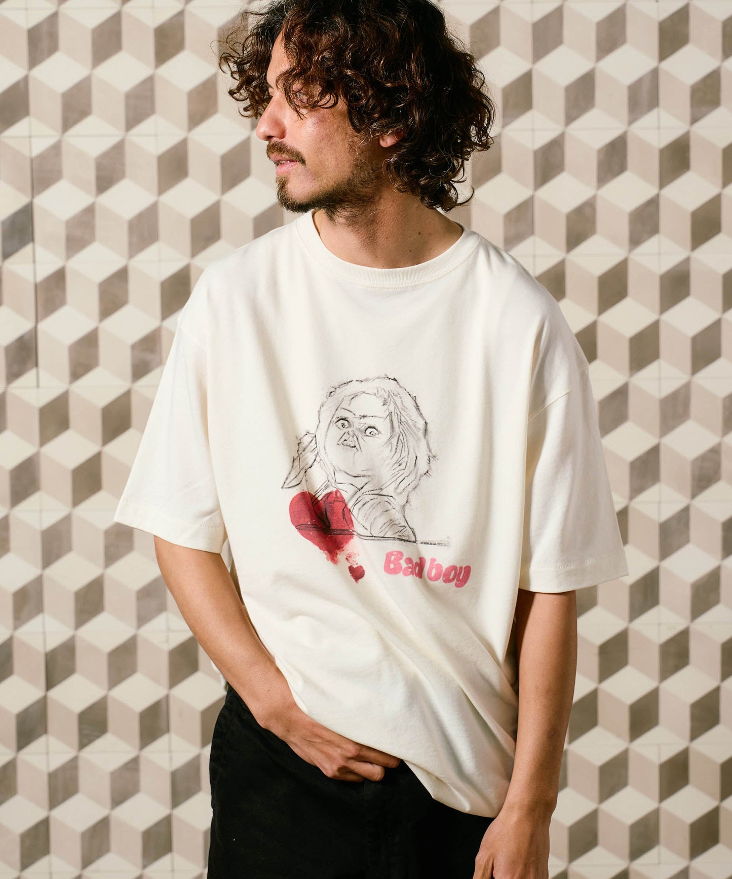 【予約販売7月初旬～中旬入荷】-Vinny-（ｳﾞｨﾆｰ） "Bad Boy" ドール＆ハートグラフィック Tシャツ