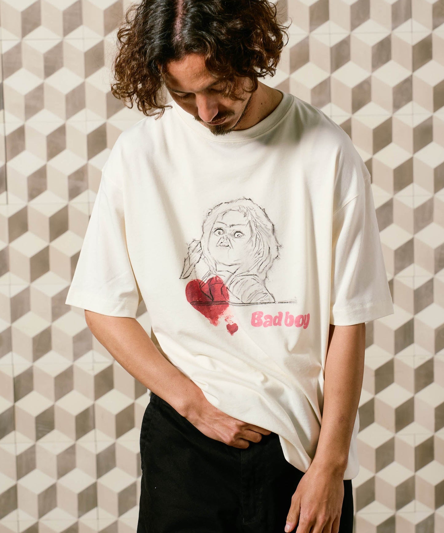 【予約販売7月初旬～中旬入荷】-Vinny-（ｳﾞｨﾆｰ） "Bad Boy" ドール＆ハートグラフィック Tシャツ