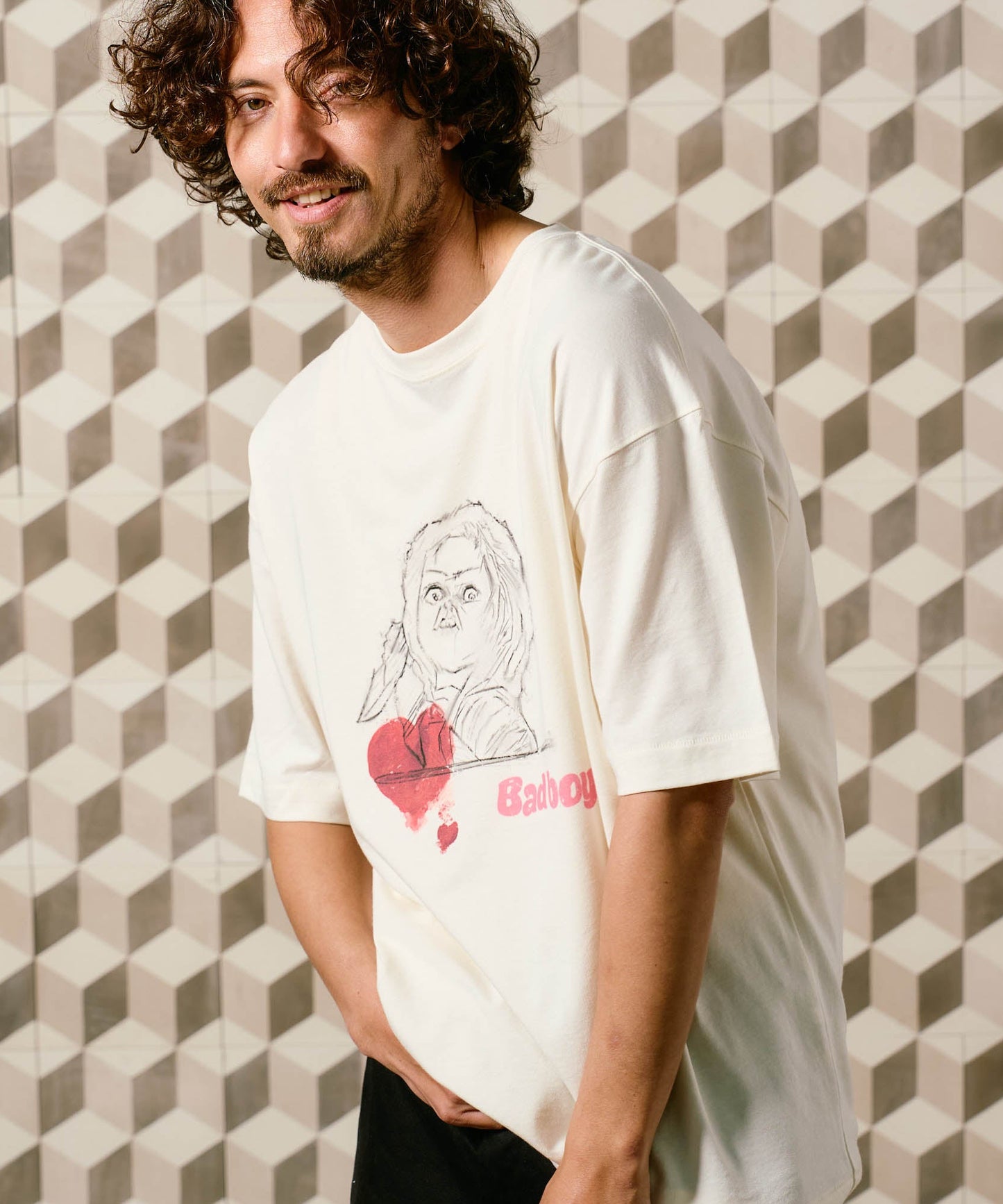 【予約販売7月初旬～中旬入荷】-Vinny-（ｳﾞｨﾆｰ） "Bad Boy" ドール＆ハートグラフィック Tシャツ