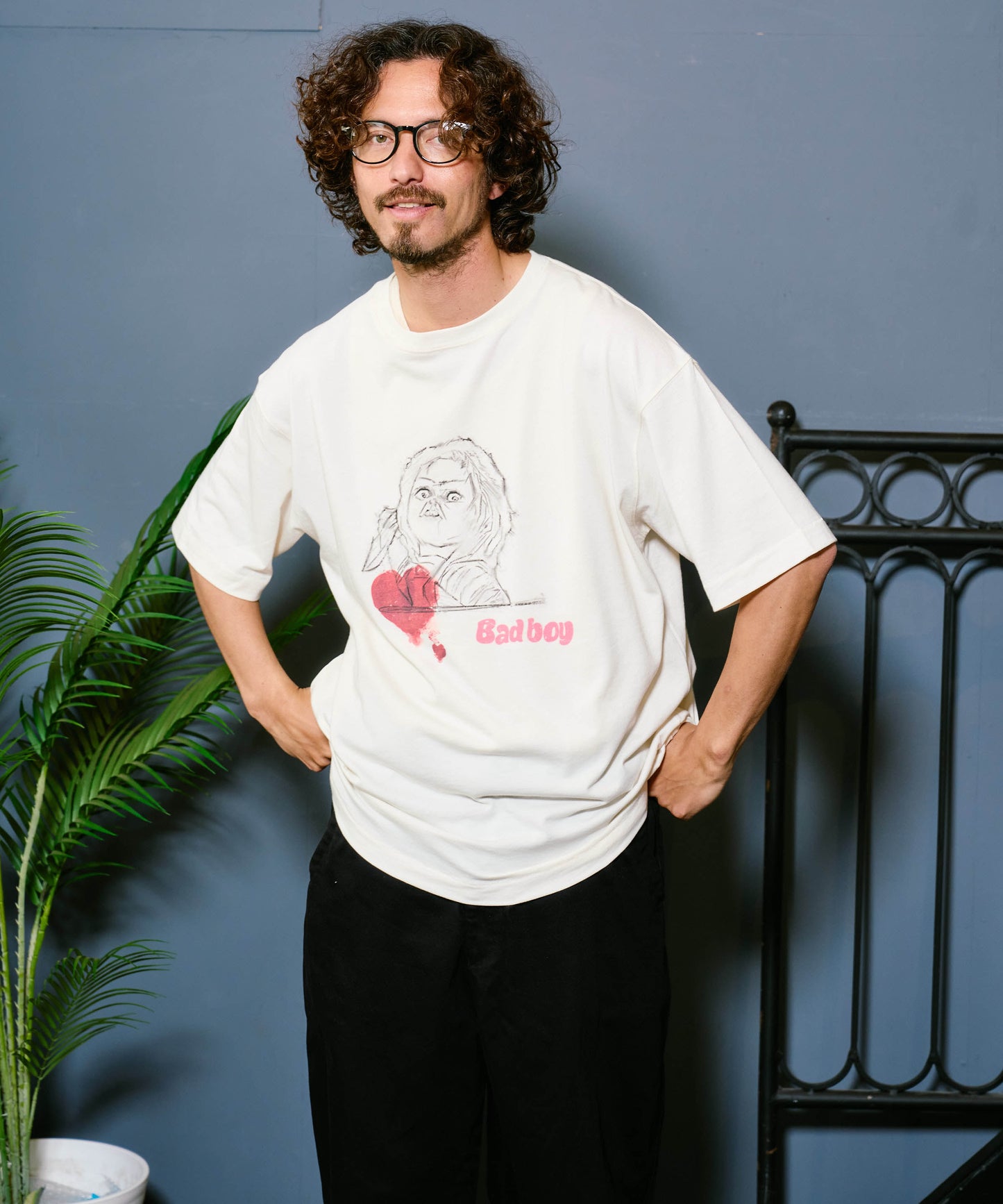 【予約販売7月初旬～中旬入荷】-Vinny-（ｳﾞｨﾆｰ） "Bad Boy" ドール＆ハートグラフィック Tシャツ