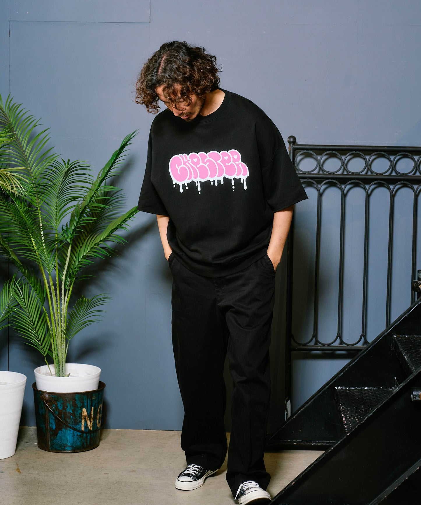 【予約販売7月初旬～中旬入荷】-Finn-(ﾌｨﾝ)  グラフィティロゴ カットオフ ハーフスリーブスウェット