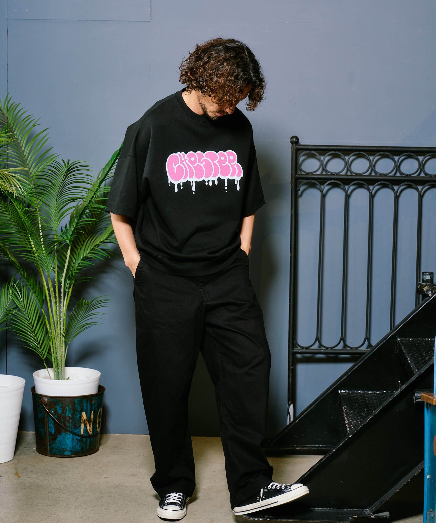 【予約販売7月初旬～中旬入荷】-Finn-(ﾌｨﾝ)  グラフィティロゴ カットオフ ハーフスリーブスウェット