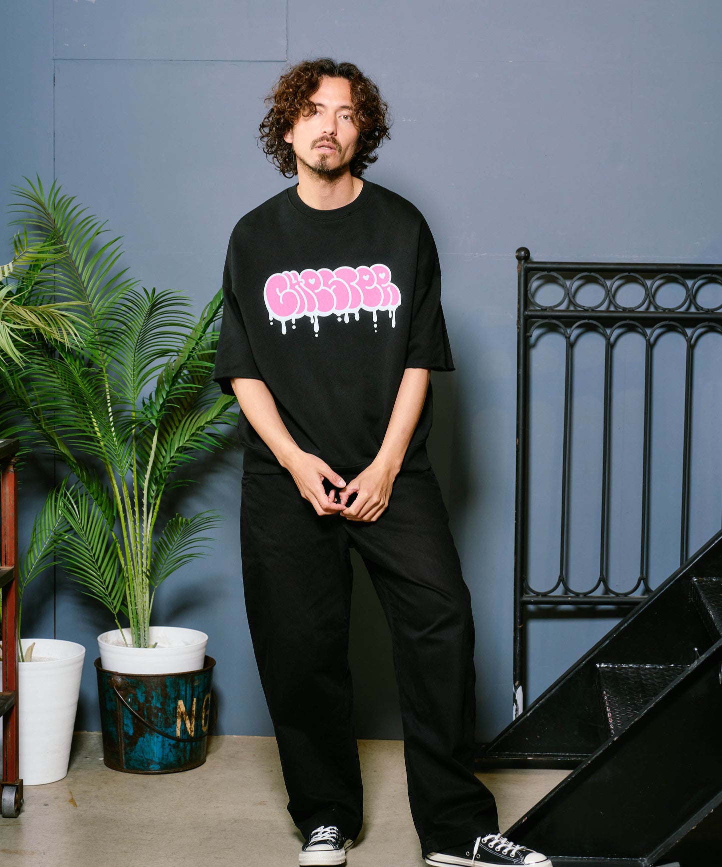 【予約販売7月初旬～中旬入荷】-Finn-(ﾌｨﾝ)  グラフィティロゴ カットオフ ハーフスリーブスウェット