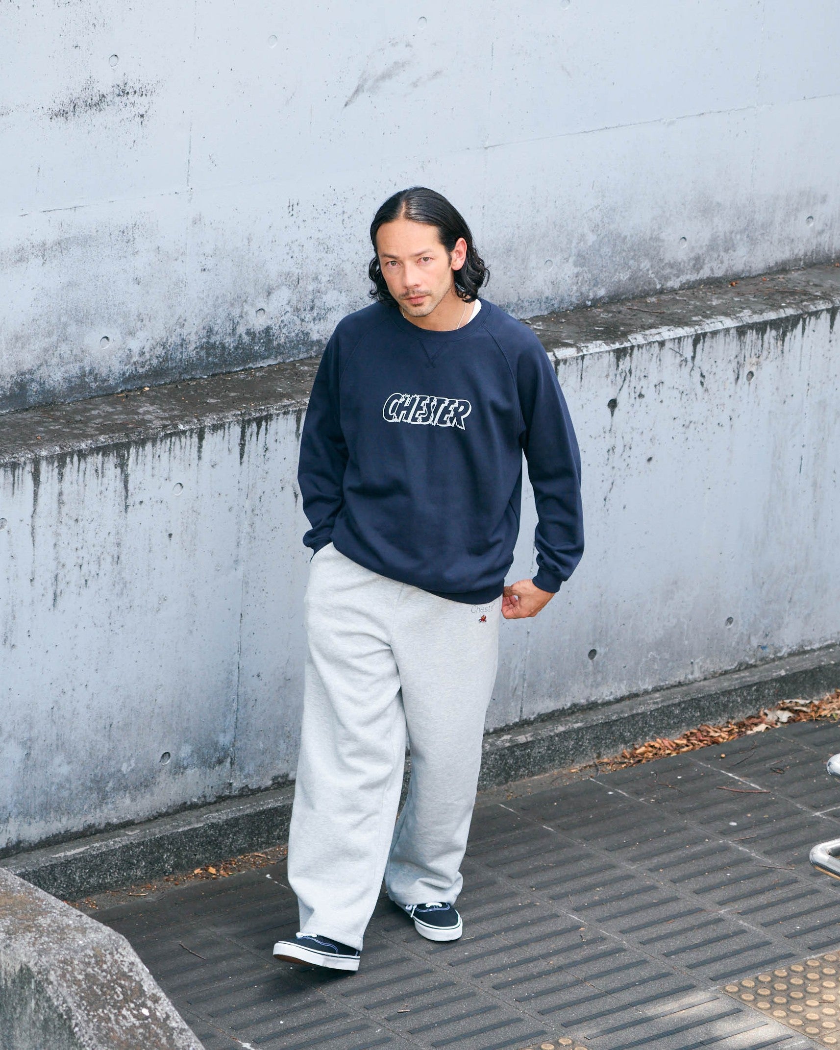 ラグランスリーブロゴスウェット -Philip-【予約販売3月上旬～中旬入荷