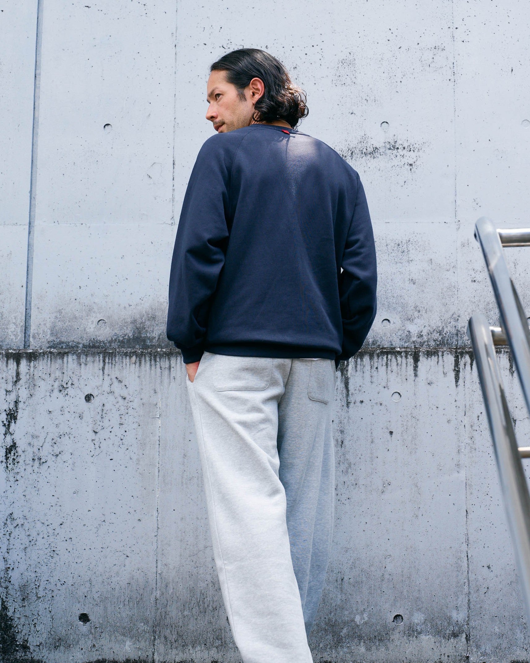 ラグランスリーブロゴスウェット -Philip-【予約販売3月上旬～中旬入荷