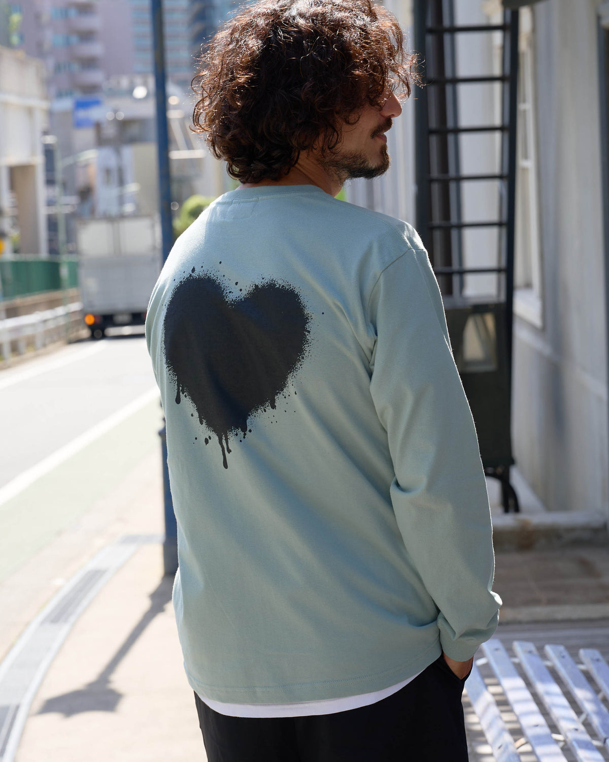 【Cary（ｷｬﾘｰ）】グランジハートロングスリーブTシャツ
